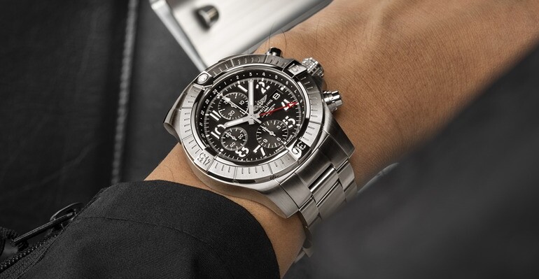 Hands-on with the Breitling Avenger Chronograph GMT 45 Black Watch